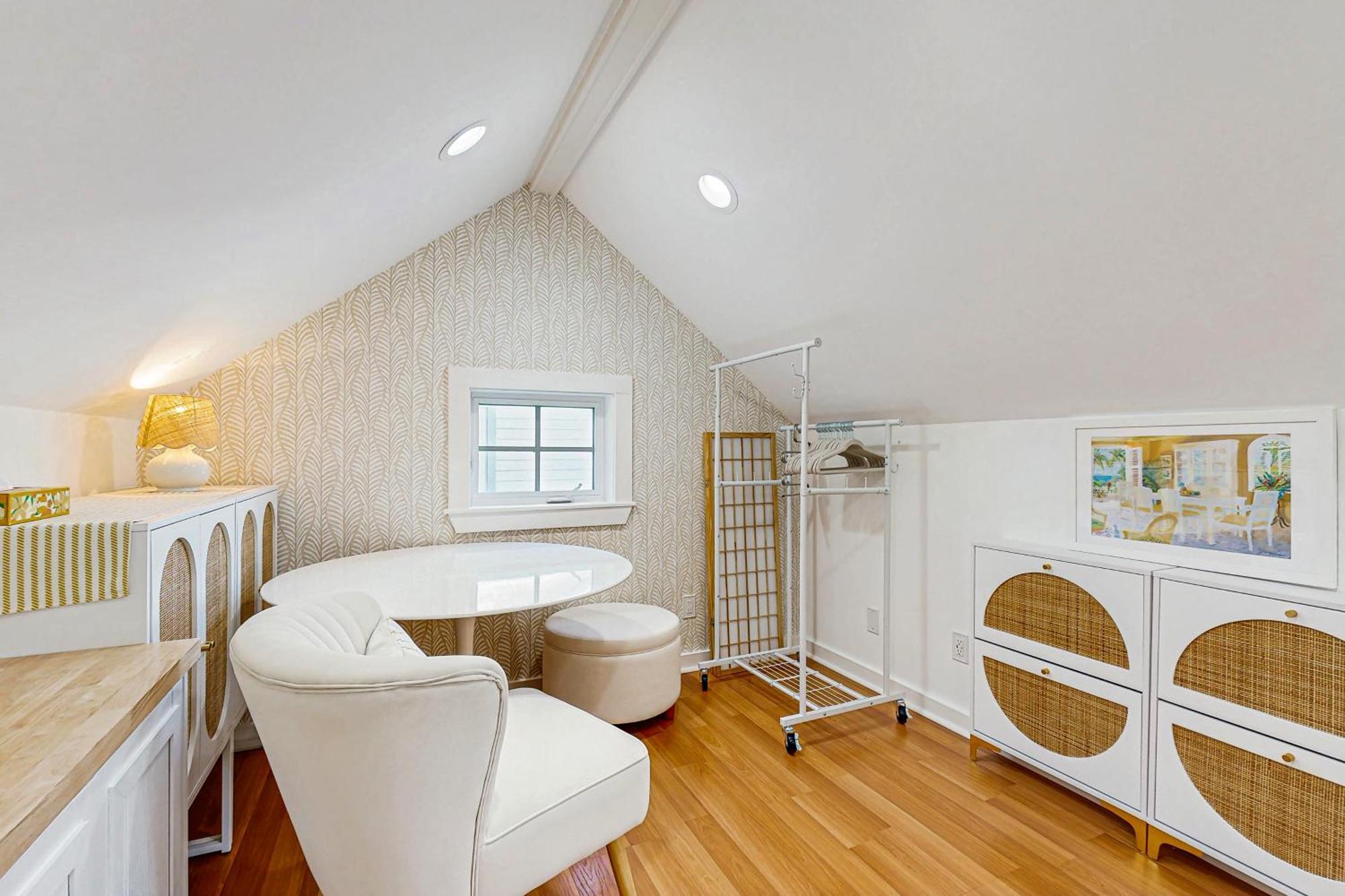 Periwinkle Place Apartment *