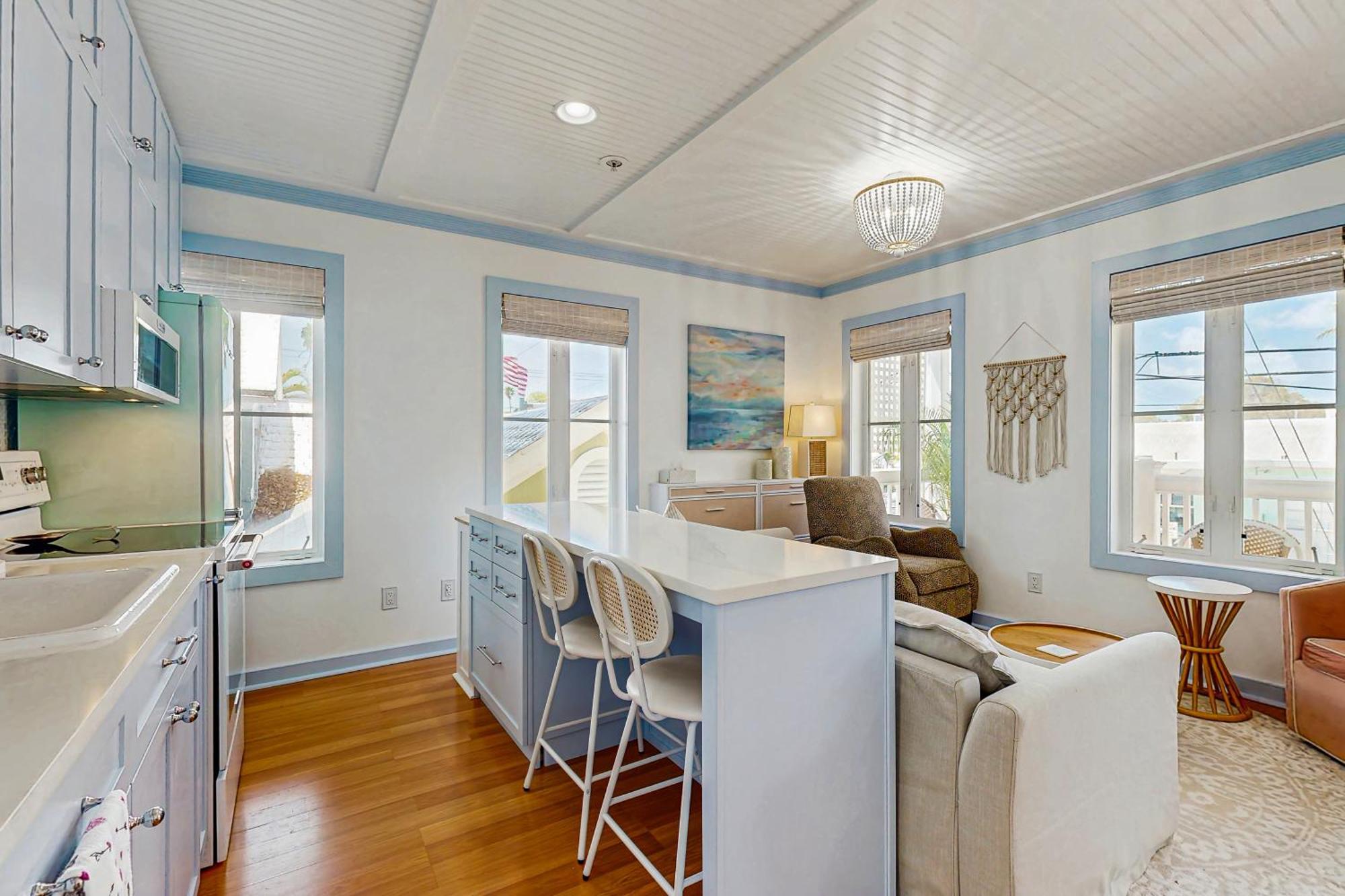 Periwinkle Place Apartment *